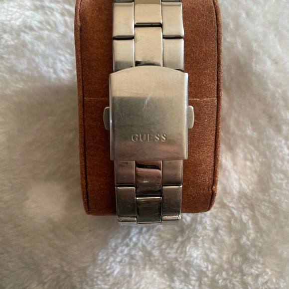 Silver GUESS watch - Picture 2 of 4